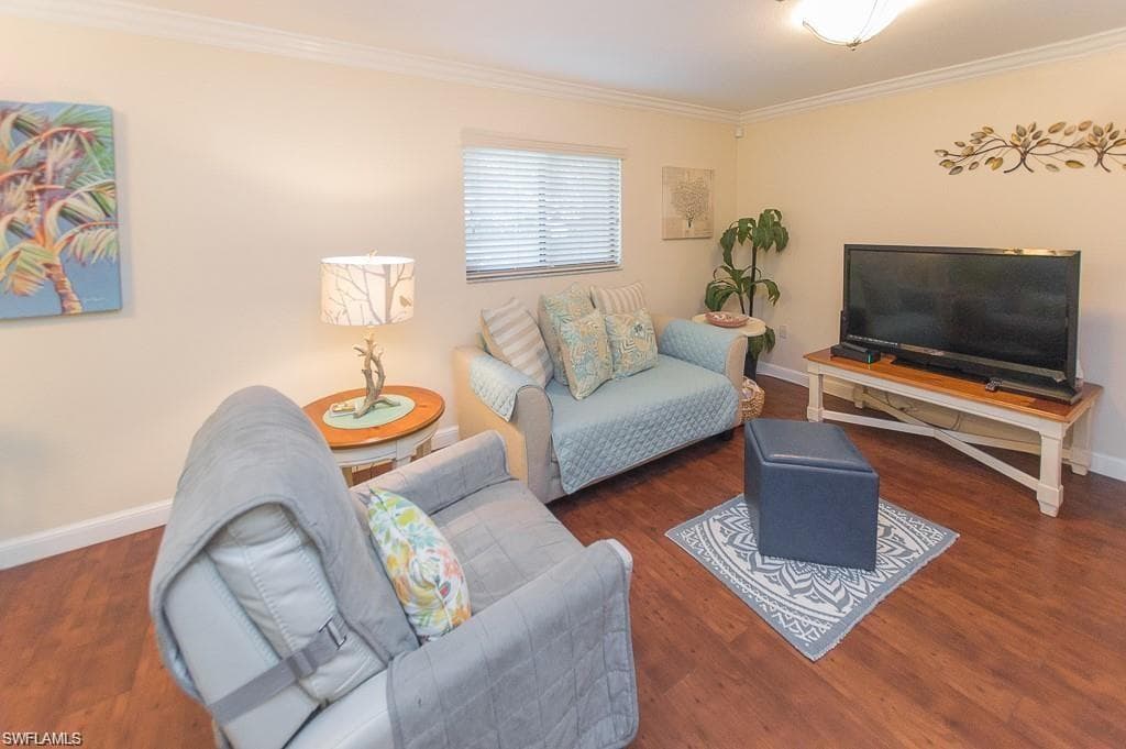 595 93rd AVE N, NAPLES FL 34108-4