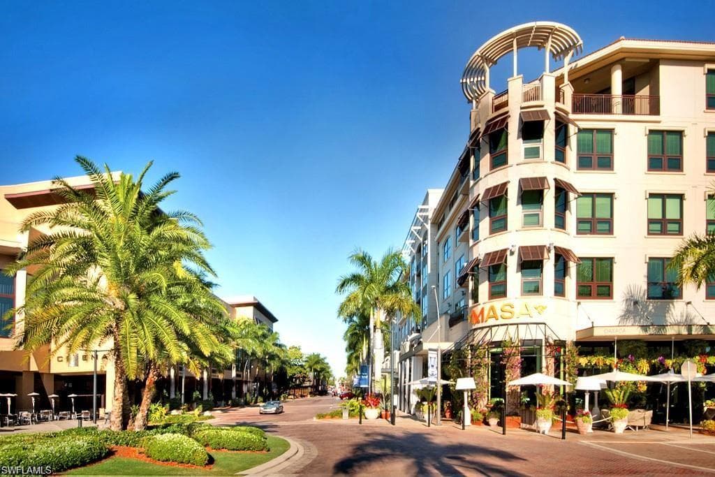 595 93rd AVE N, NAPLES FL 34108-19