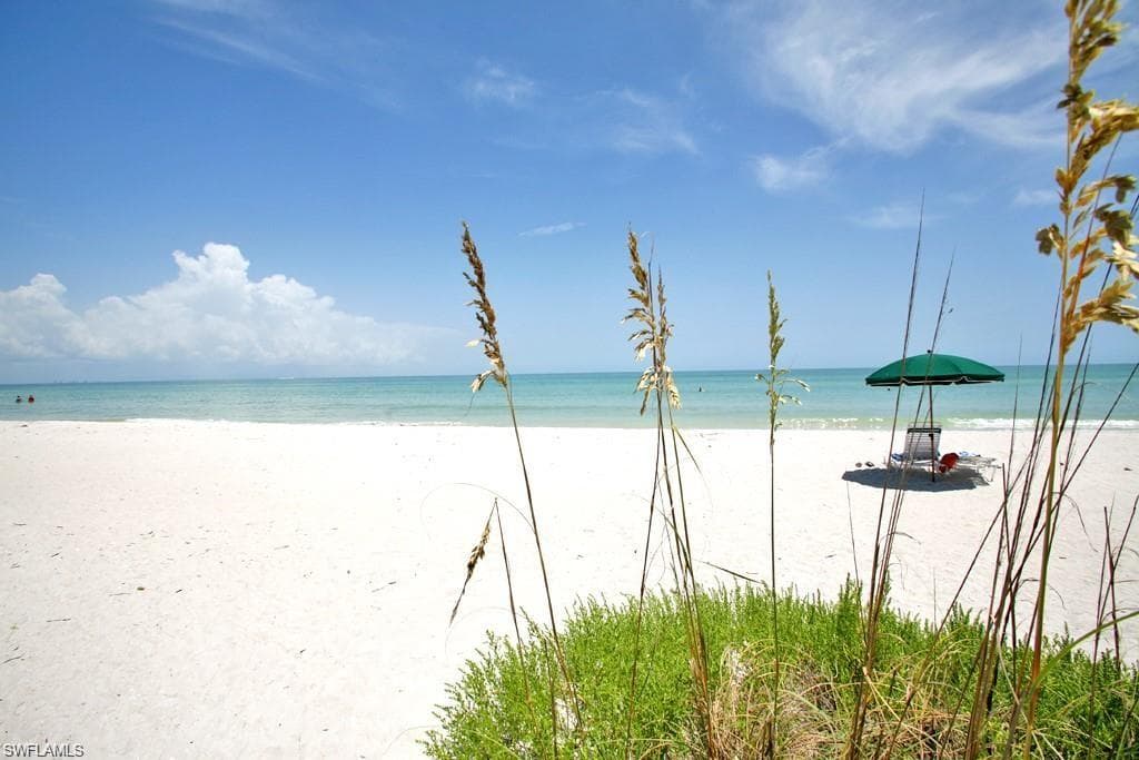 595 93rd AVE N, NAPLES FL 34108-17