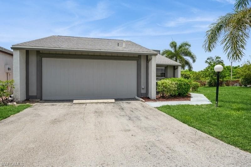 9749 Maplecrest CIR, LEHIGH ACRES FL 33936-41
