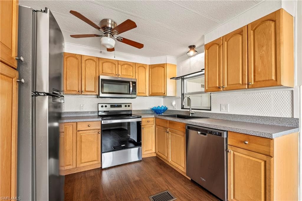 40 Le Mans DR, NAPLES FL 34112-2