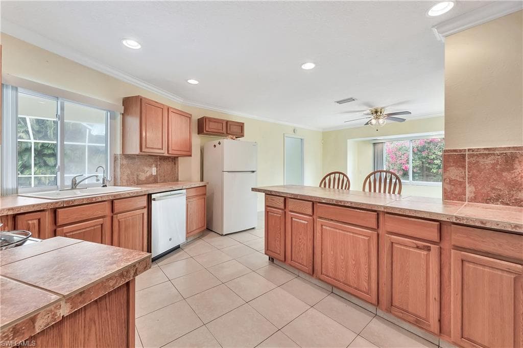 639 Pompano DR-26