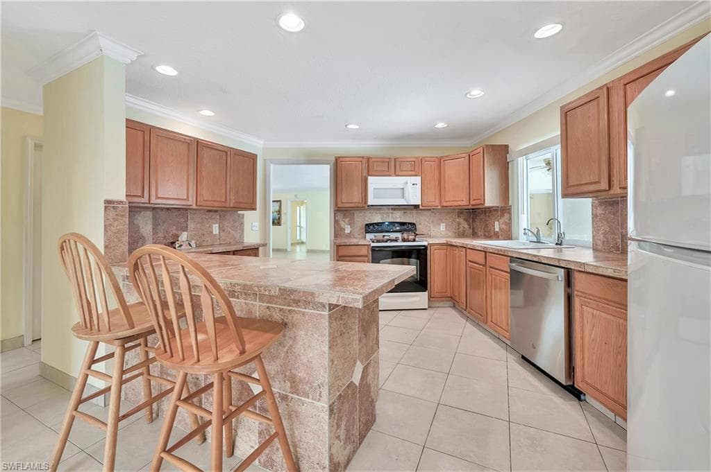 639 Pompano DR-5