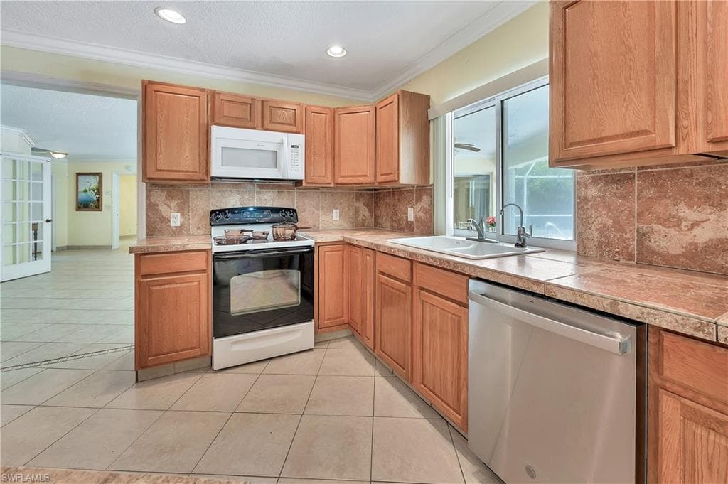 639 Pompano DR-4