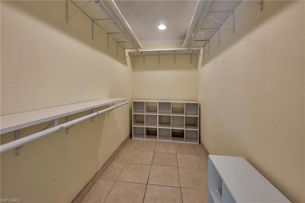 639 Pompano DR-19