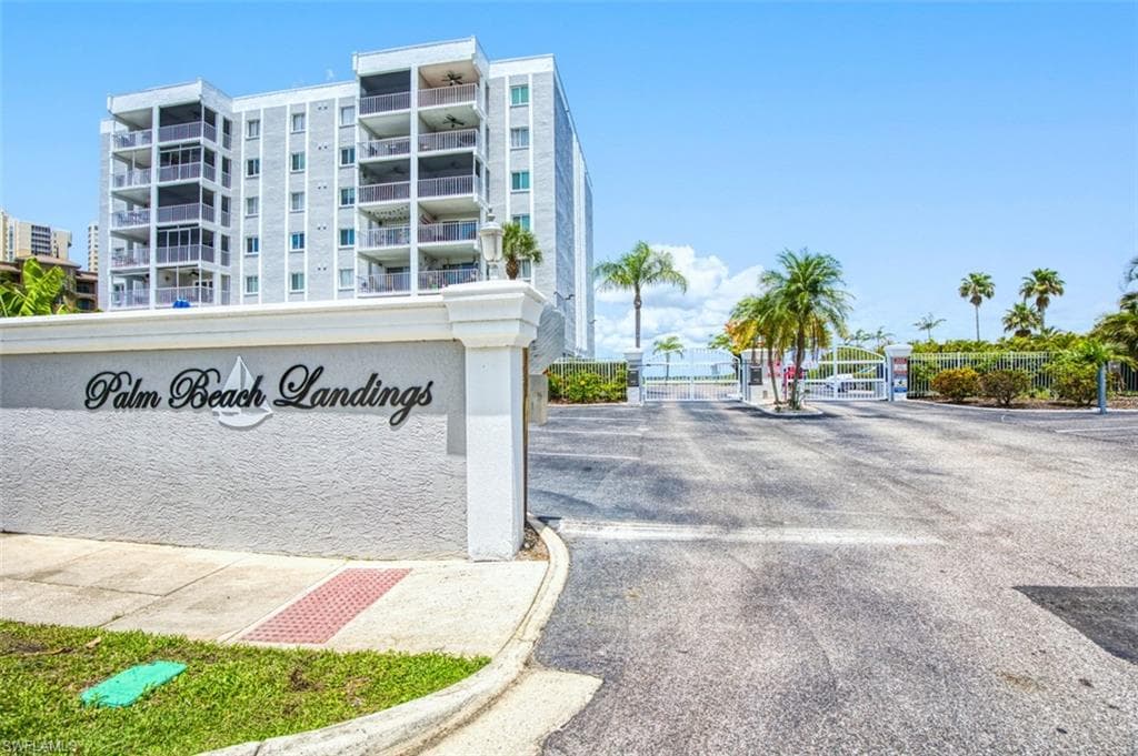 2885 Palm Beach BLVD # 105, FORT MYERS FL 33916-5