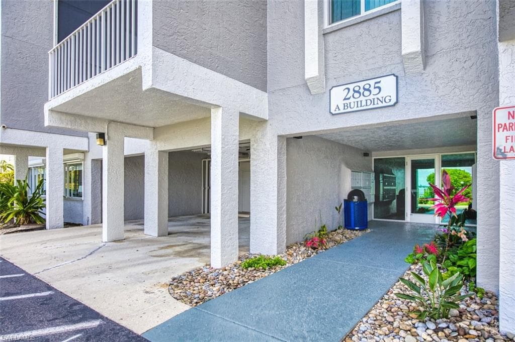 2885 Palm Beach BLVD # 105, FORT MYERS FL 33916-9
