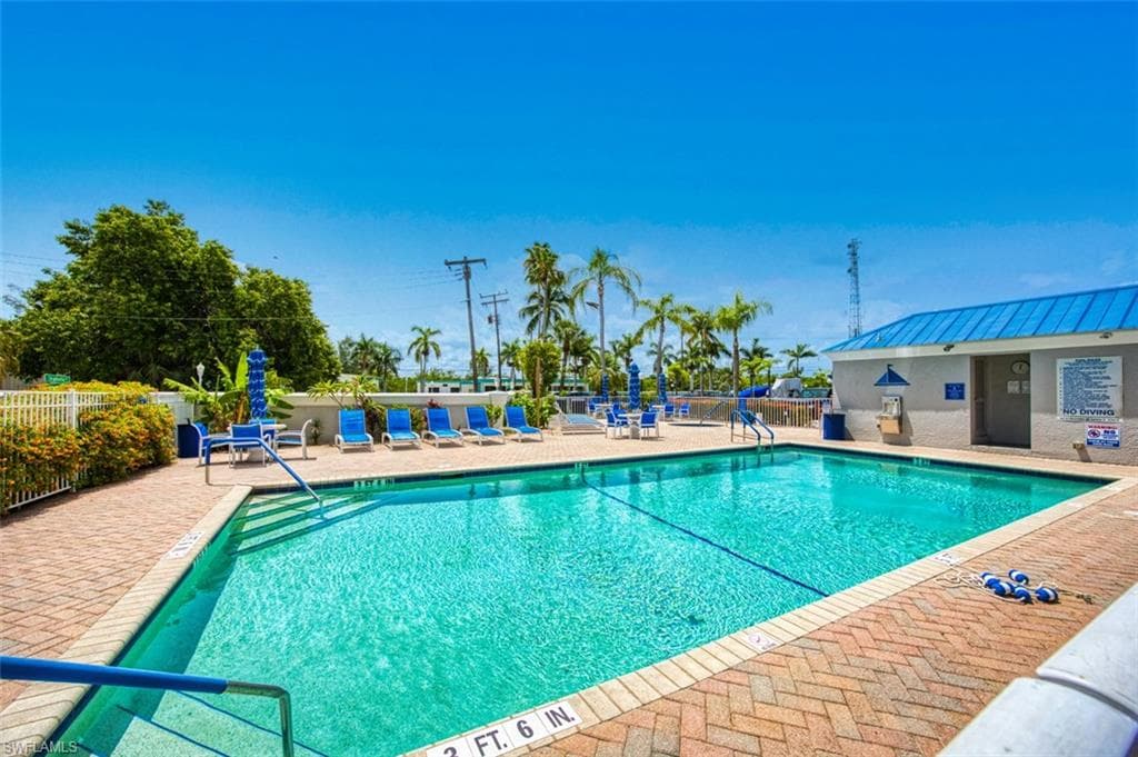 2885 Palm Beach BLVD # 105, FORT MYERS FL 33916-32