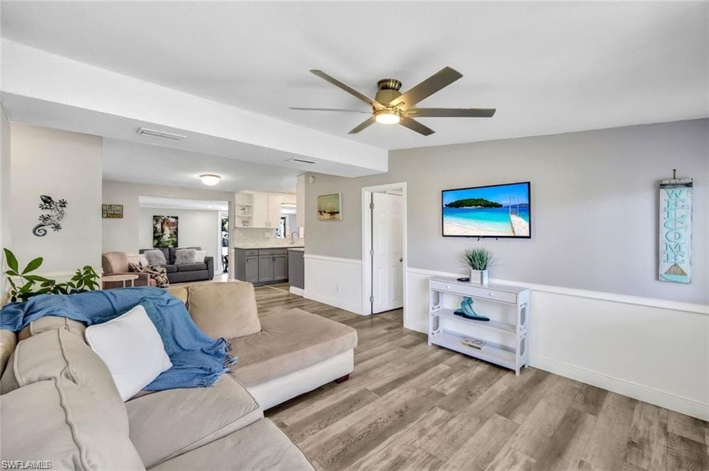 2047 Harbor LN, NAPLES FL 34104-1