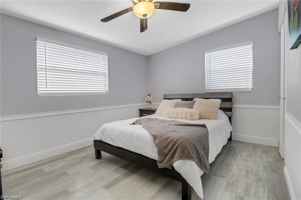 2047 Harbor LN, NAPLES FL 34104-15