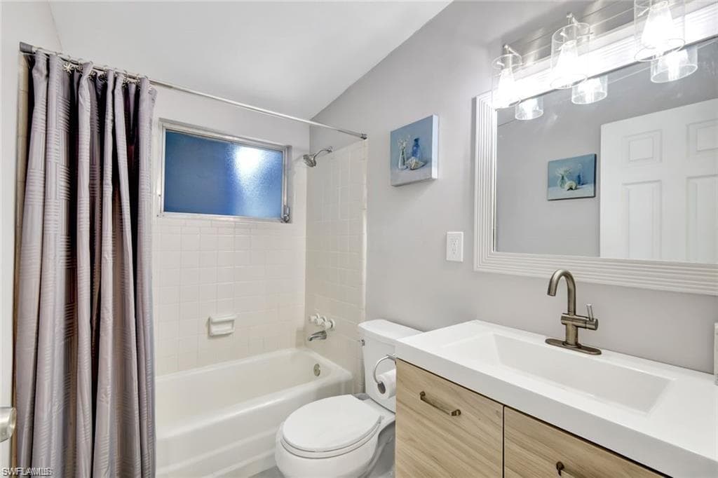 2047 Harbor LN, NAPLES FL 34104-14