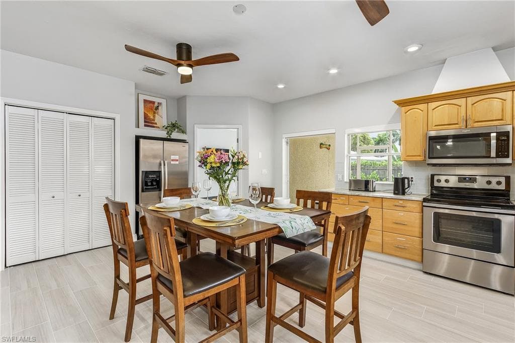 794 95th AVE N, NAPLES FL 34108-6