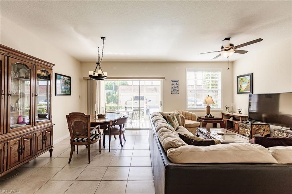 4700 Saint Croix LN # 318, NAPLES FL 34109-5