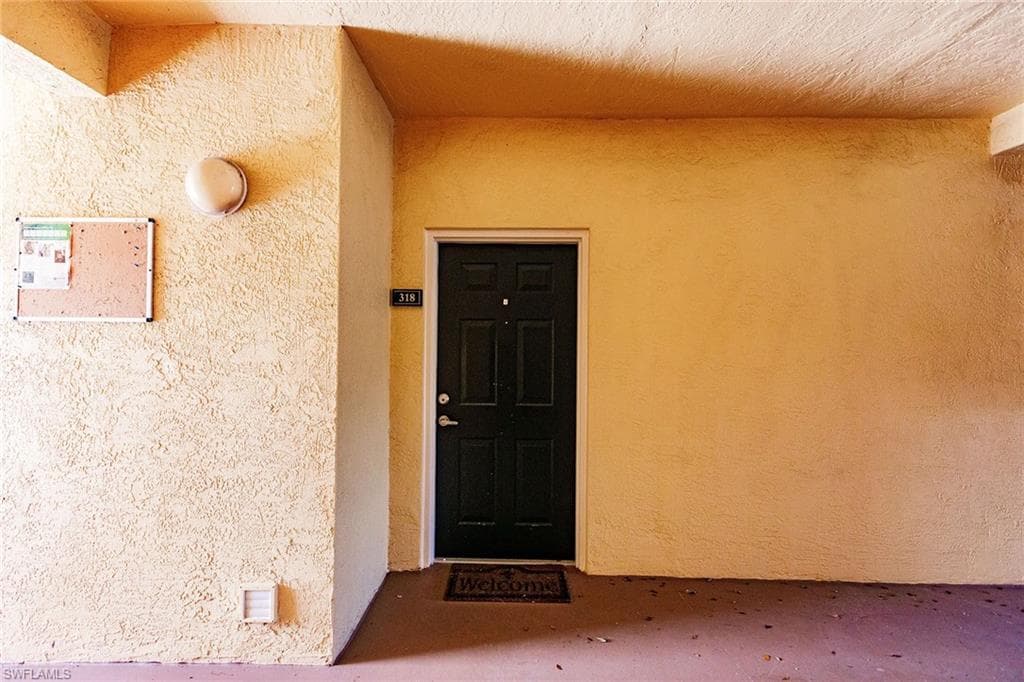 4700 Saint Croix LN # 318, NAPLES FL 34109-2