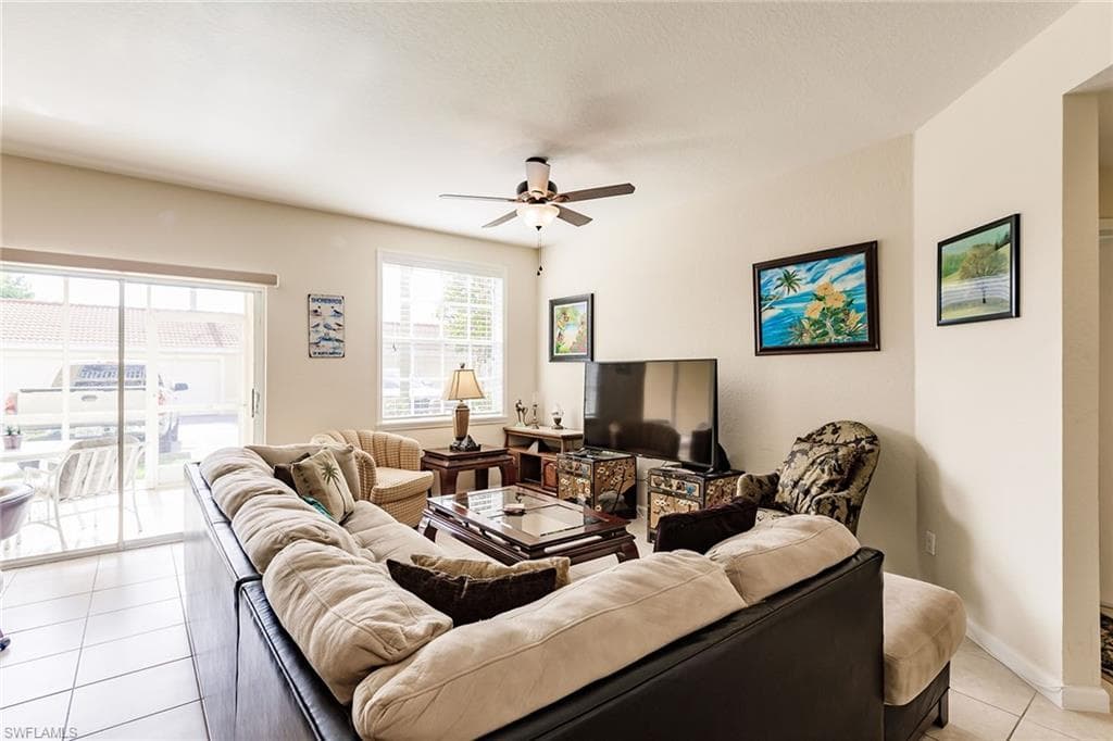 4700 Saint Croix LN # 318, NAPLES FL 34109-4