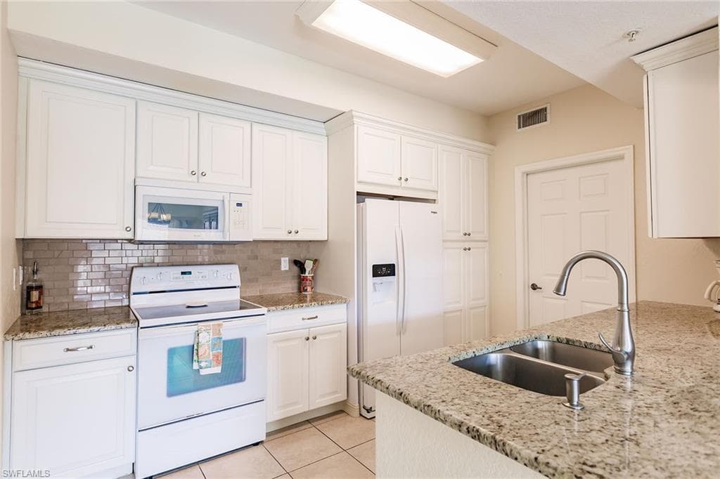 4700 Saint Croix LN # 318, NAPLES FL 34109-10