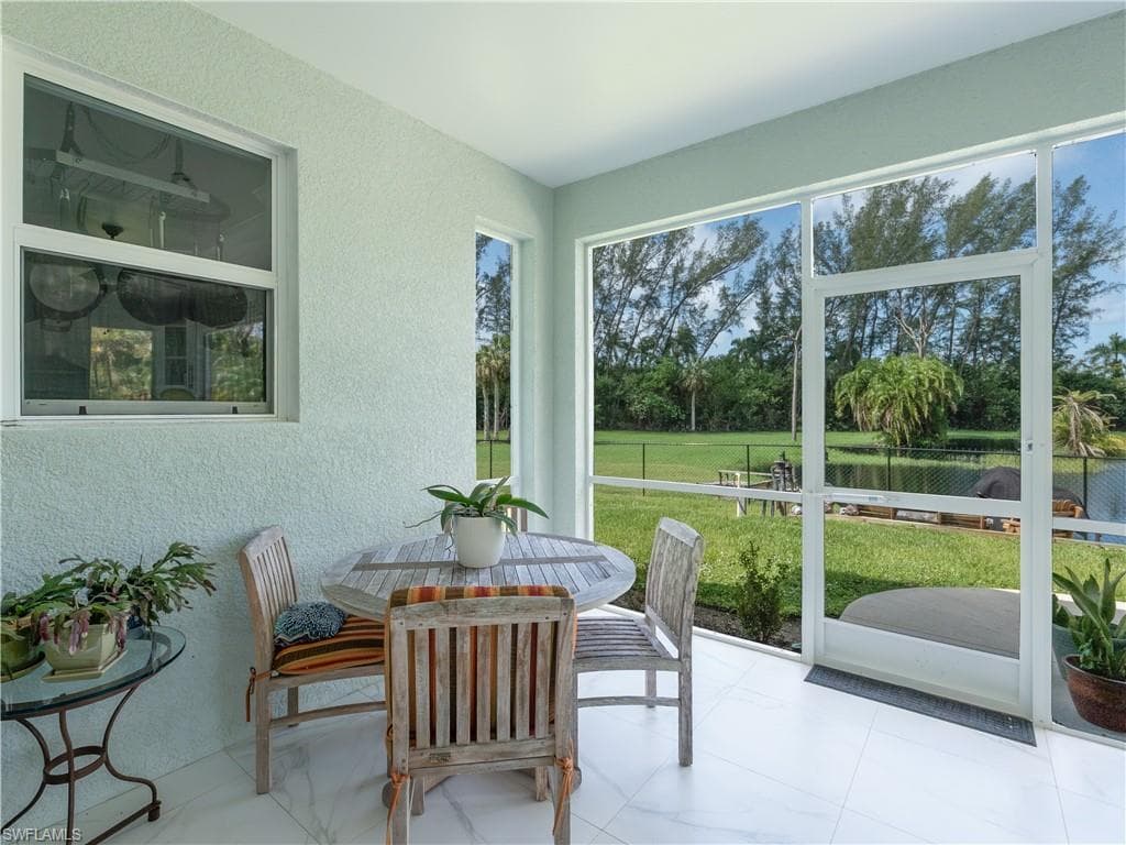 260 Price ST, NAPLES FL 34113-23
