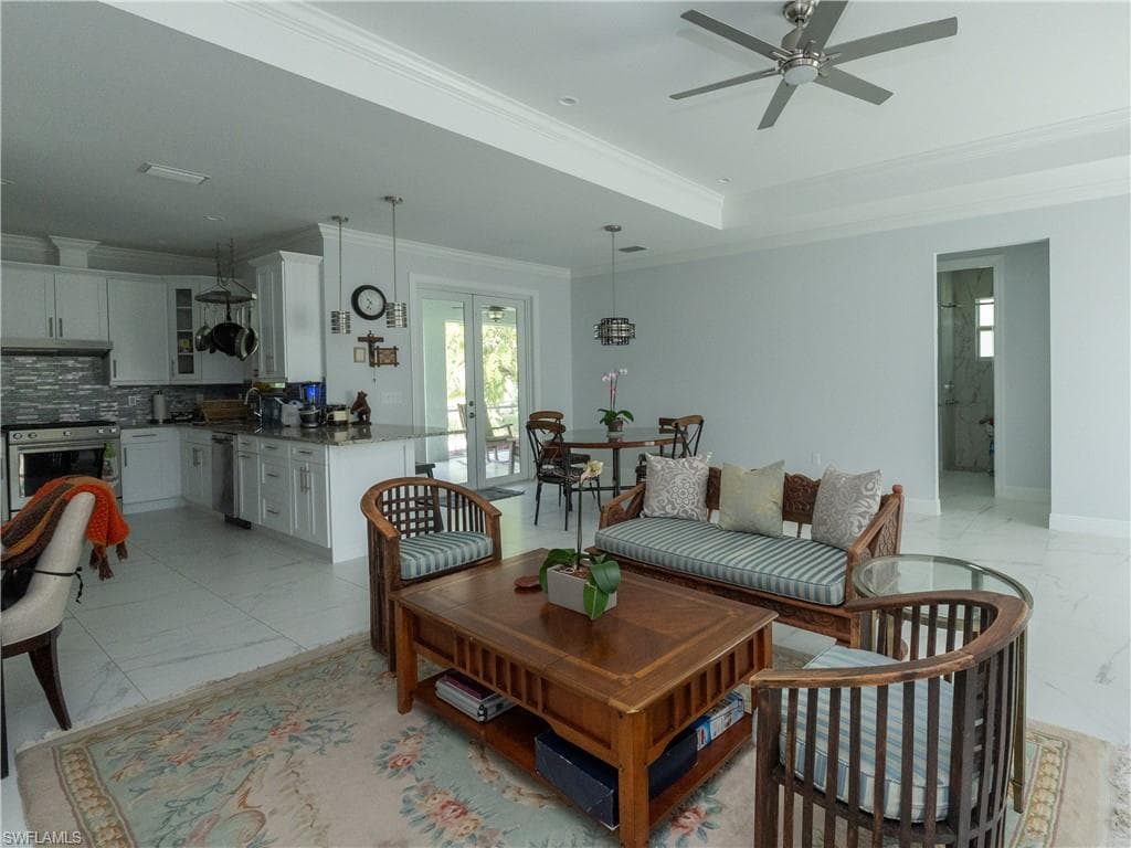 260 Price ST, NAPLES FL 34113-10