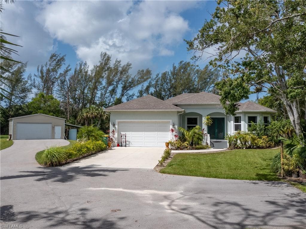 260 Price ST, NAPLES FL 34113-3