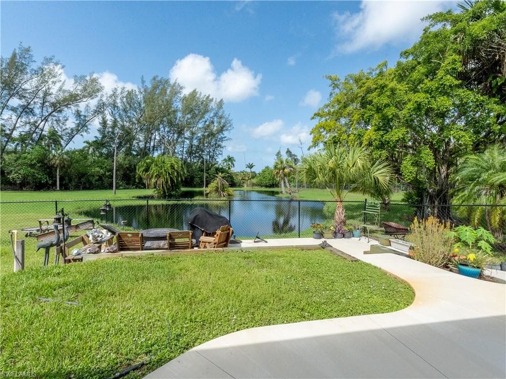 260 Price ST, NAPLES FL 34113-24