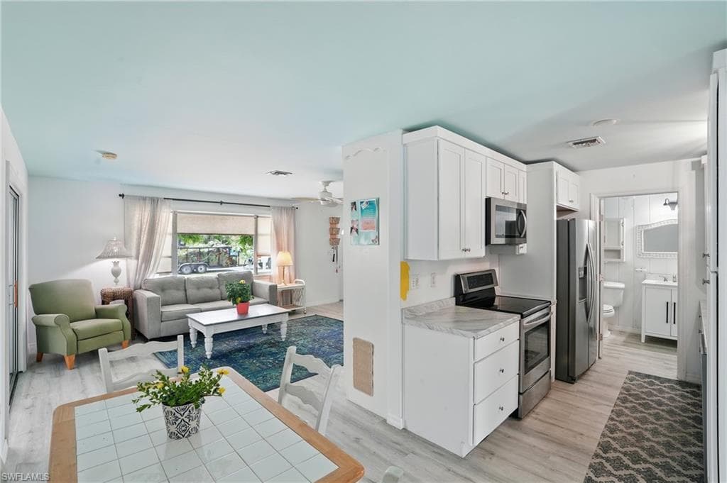 4011 Coconut CIR S, NAPLES FL 34104-5