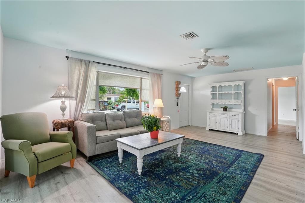 4011 Coconut CIR S, NAPLES FL 34104-2