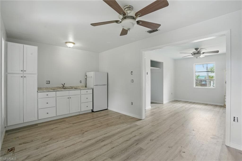 4011 Coconut CIR S, NAPLES FL 34104-19