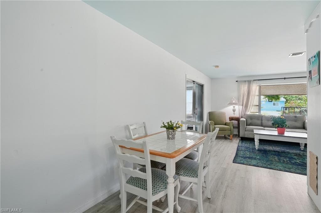 4011 Coconut CIR S, NAPLES FL 34104-9