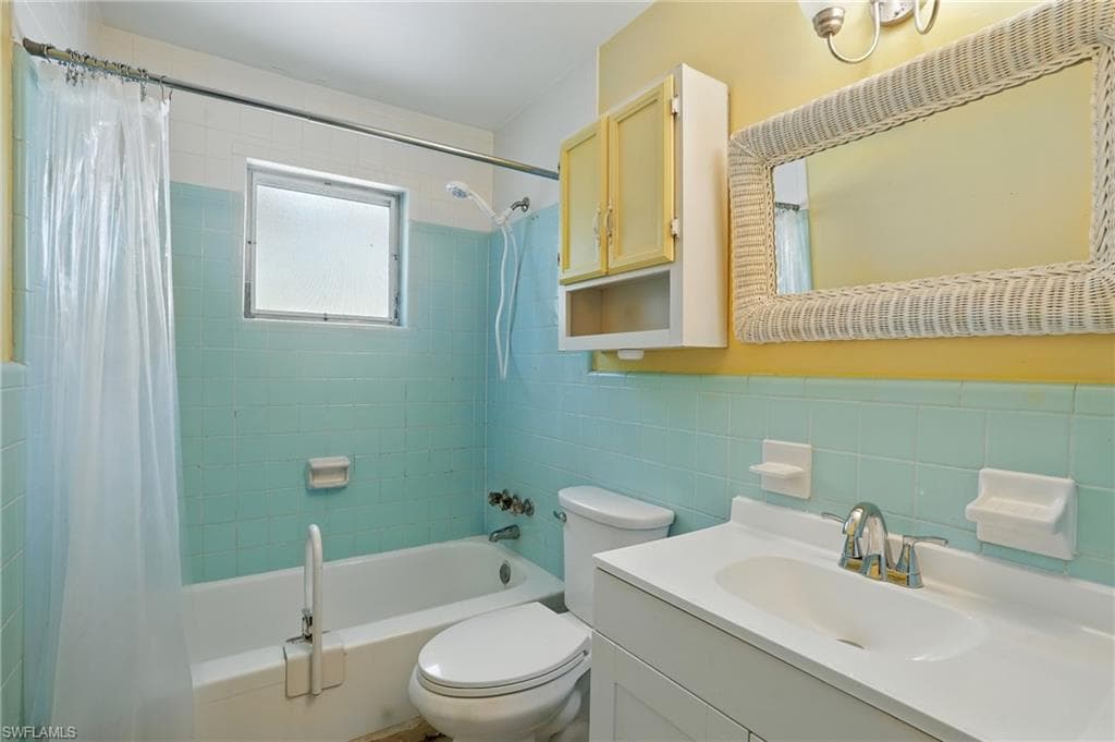 4011 Coconut CIR S, NAPLES FL 34104-14