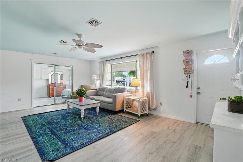 4011 Coconut CIR S, NAPLES FL 34104-3