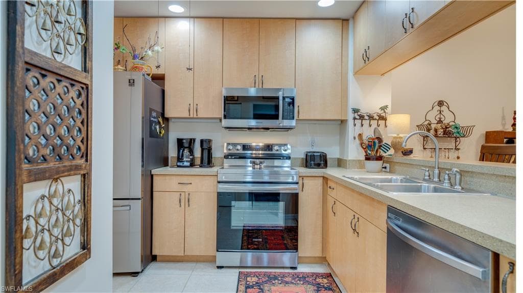 1133 Van Loon Commons CIR # 202, CAPE CORAL FL 33909-4