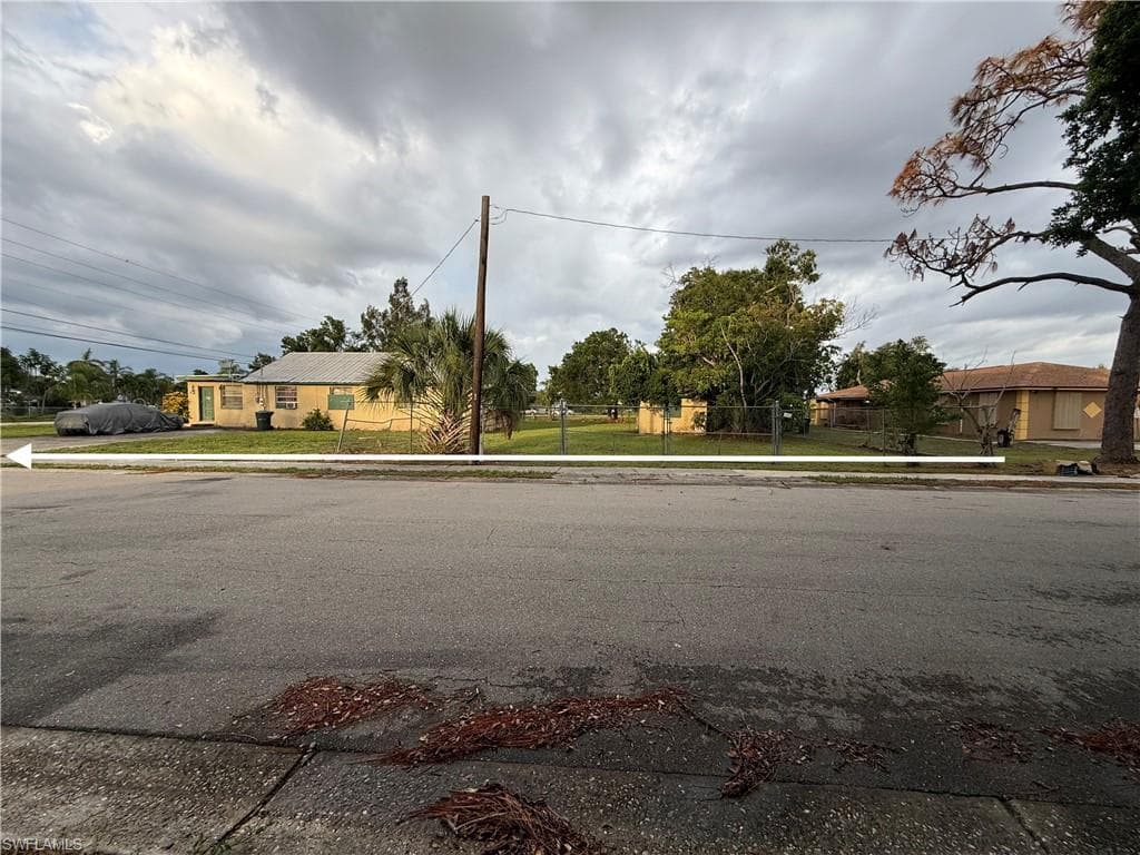 3454 Michigan AVE, FORT MYERS FL 33916-1