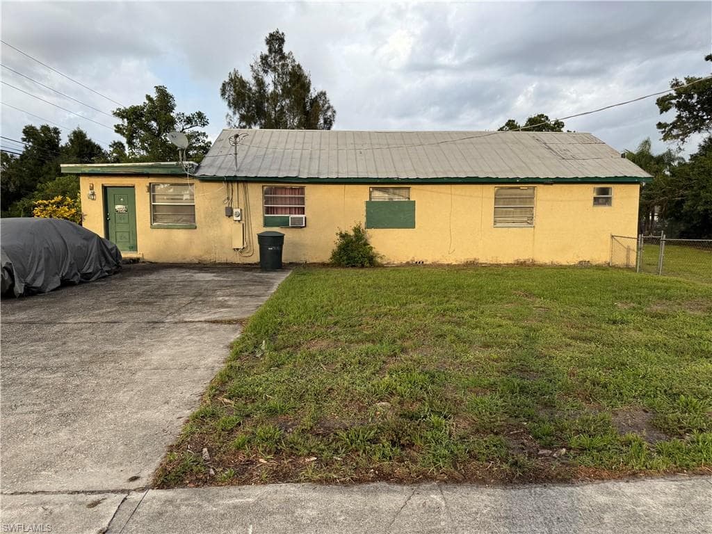 3454 Michigan AVE, FORT MYERS FL 33916-2
