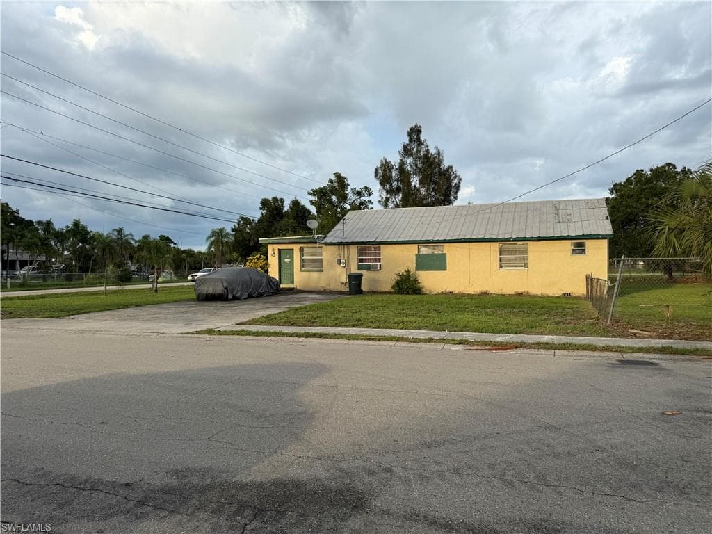 3454 Michigan AVE, FORT MYERS FL 33916-8