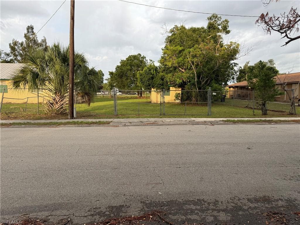 3454 Michigan AVE, FORT MYERS FL 33916-7