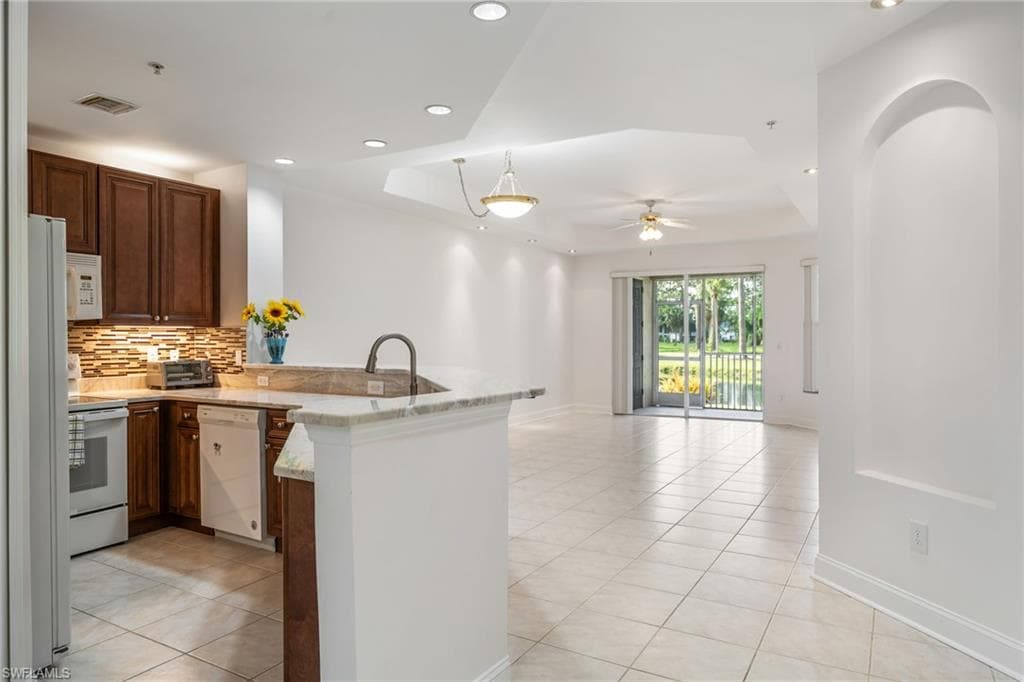 15250 Riverbend BLVD # 101, NORTH FORT MYERS FL 33917-2