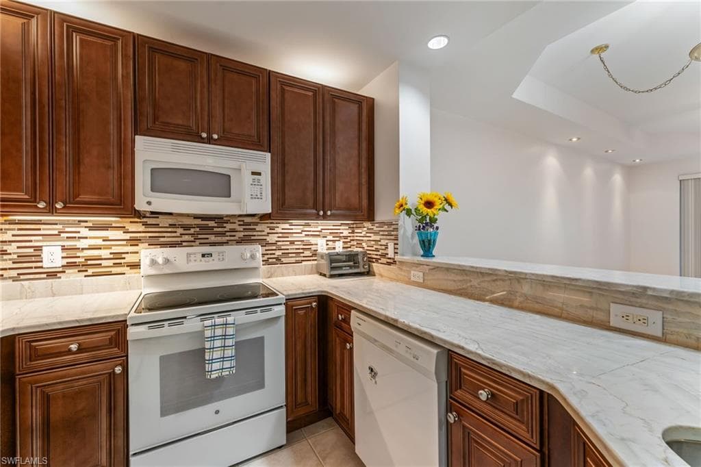 15250 Riverbend BLVD # 101, NORTH FORT MYERS FL 33917-3