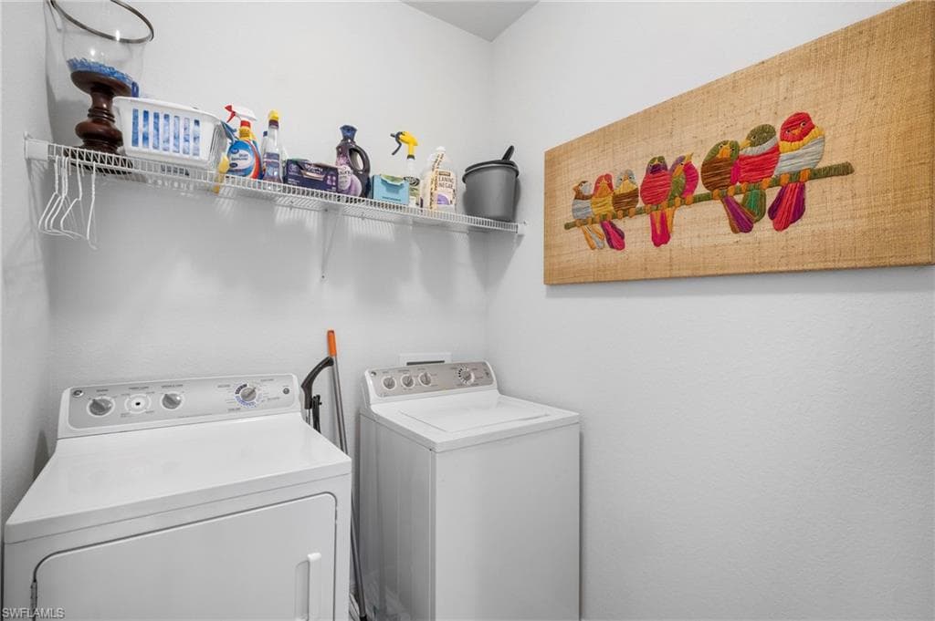 8088 Piedmont DR, NAPLES FL 34104-33