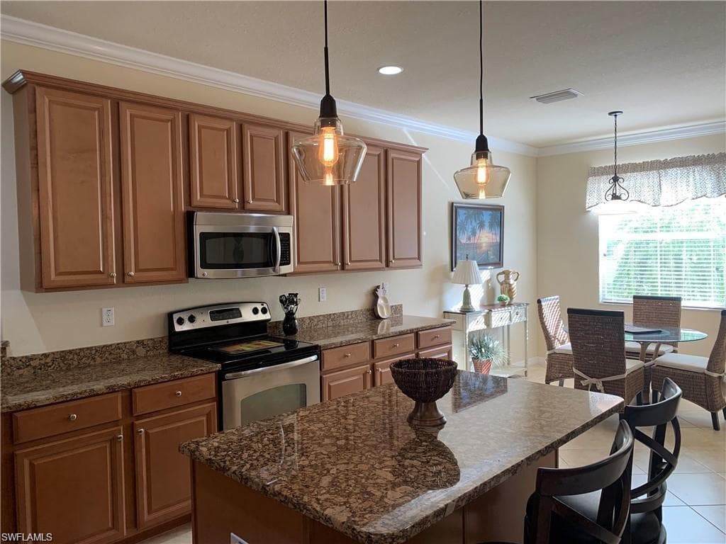 8088 Piedmont DR, NAPLES FL 34104-3