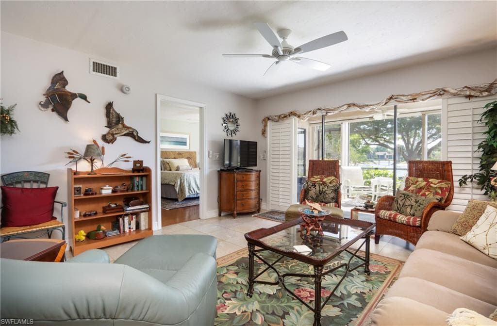 505 Lake Louise CIR # 101, NAPLES FL 34110-4