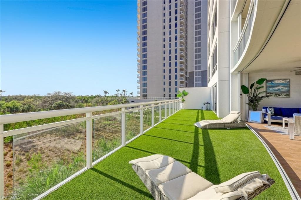 13915 Old Coast RD # 305, NAPLES FL 34110-26