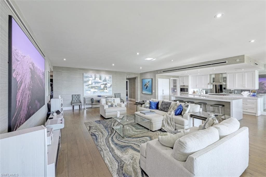 13915 Old Coast RD # 305, NAPLES FL 34110-2