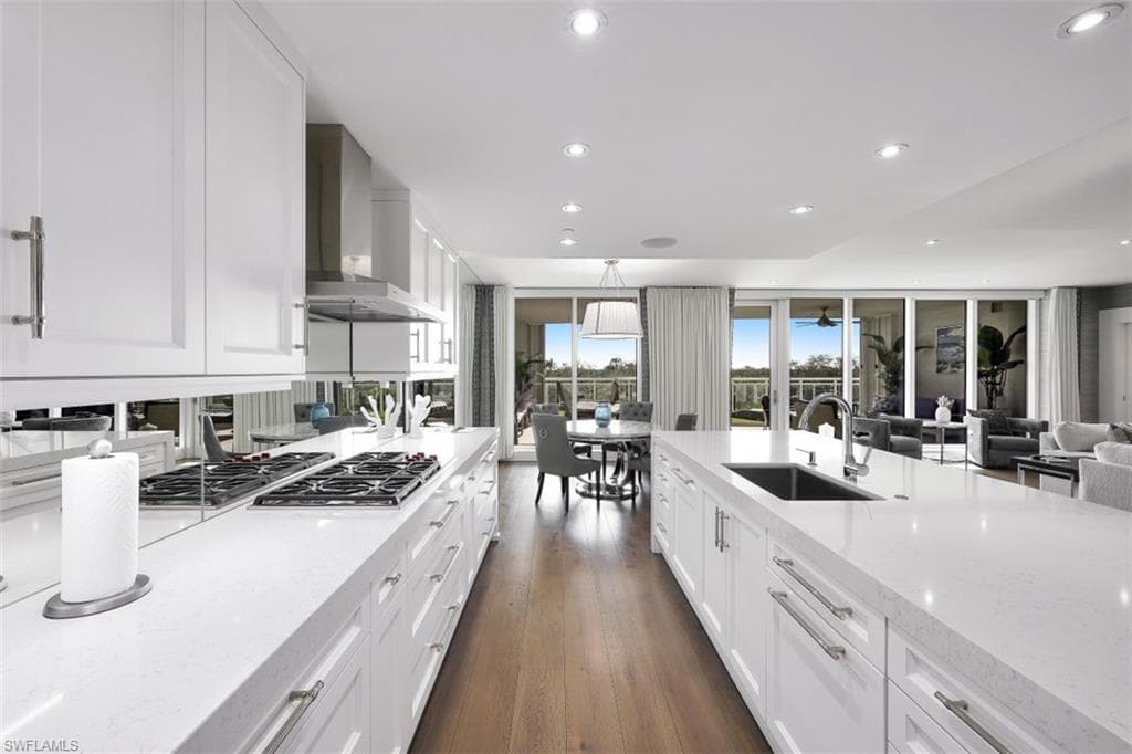 13915 Old Coast RD # 305, NAPLES FL 34110-8