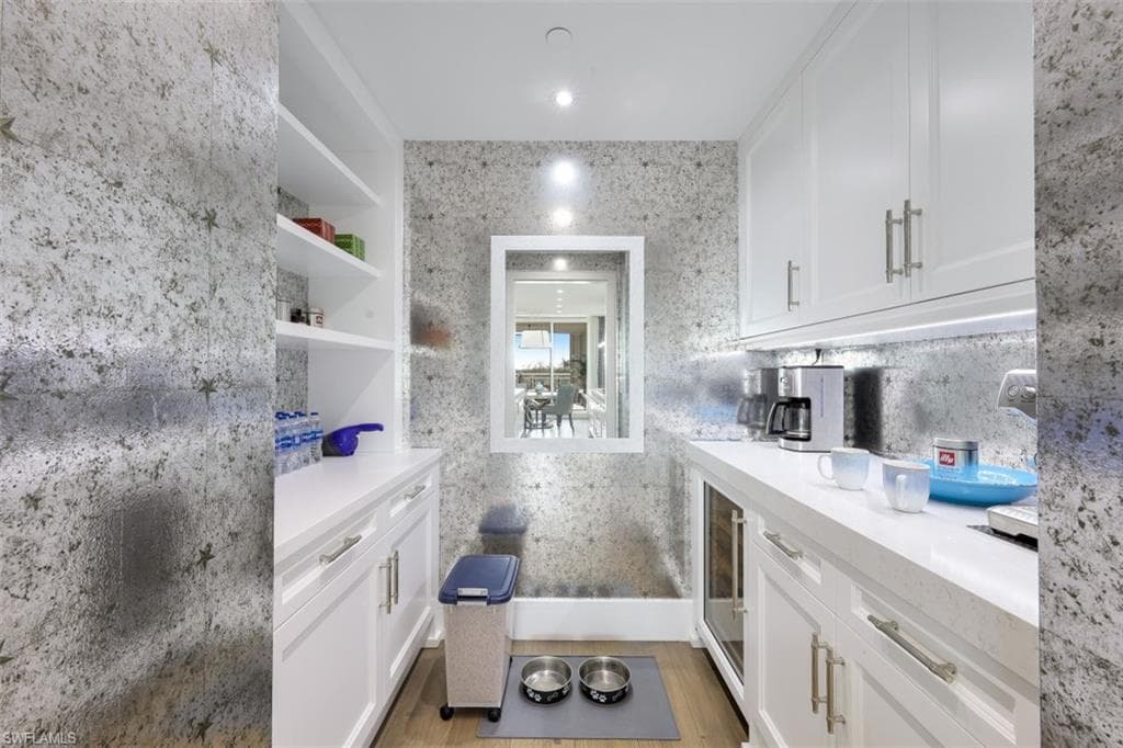 13915 Old Coast RD # 305, NAPLES FL 34110-9