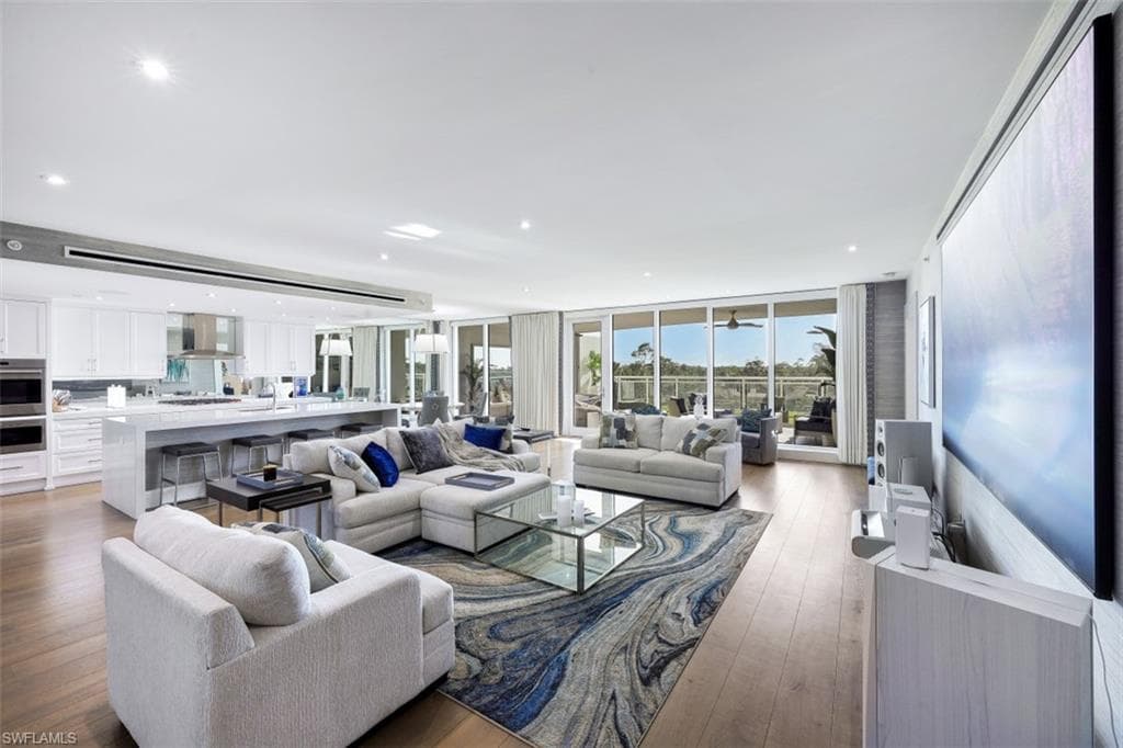 13915 Old Coast RD # 305, NAPLES FL 34110-3