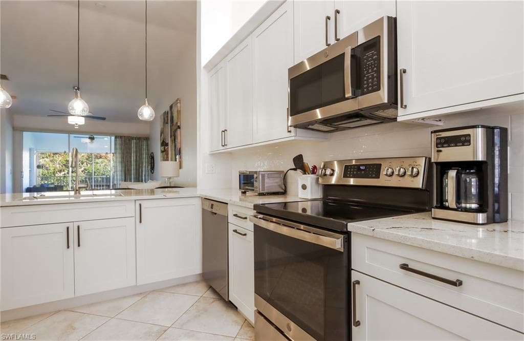 2585 Old Groves RD # L203, NAPLES FL 34109-6