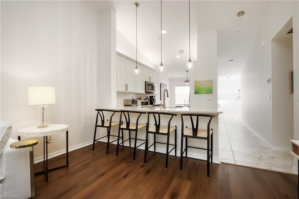 2585 Old Groves RD # L203, NAPLES FL 34109-7