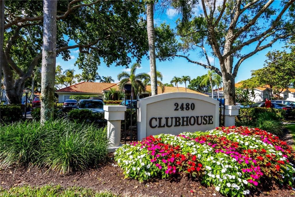 2585 Old Groves RD # L203, NAPLES FL 34109-20