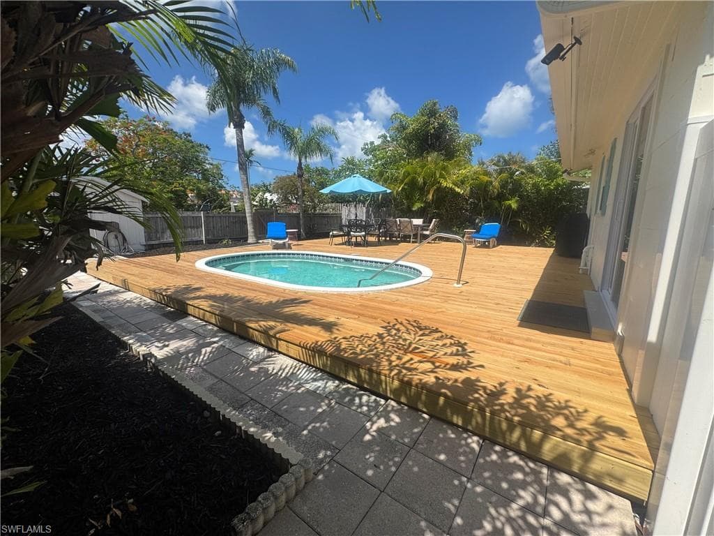 1012 Ridge ST, NAPLES FL 34103-17