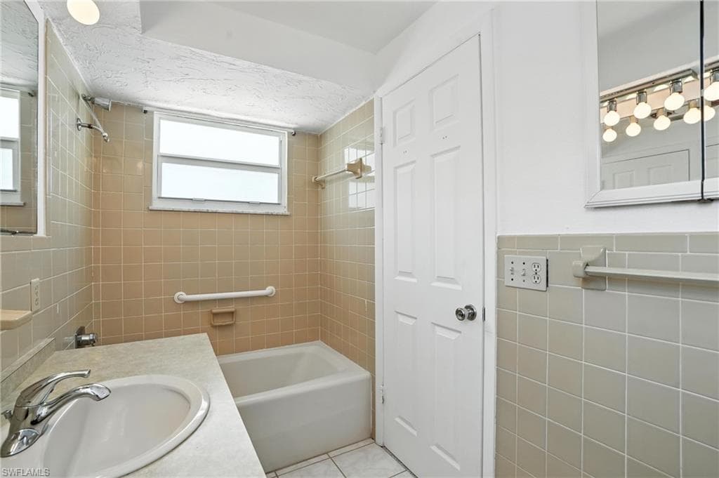 131 Bay Mar DR, FORT MYERS BEACH FL 33931-37